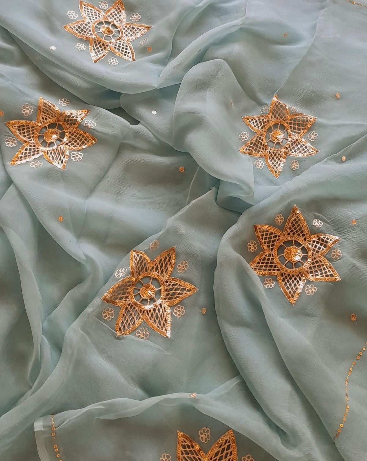 Jaali buta saree