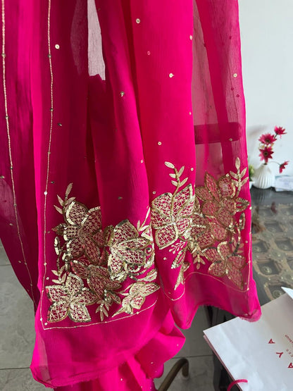 Magenta Zaari Jaali Buta Saree